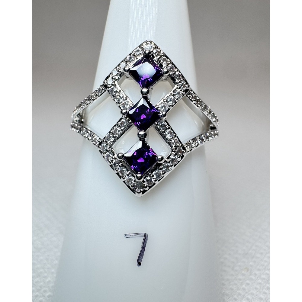 Ring Bomb Party February 2024 Three Big Ideas Amethyst Ring RG96230 Size 7